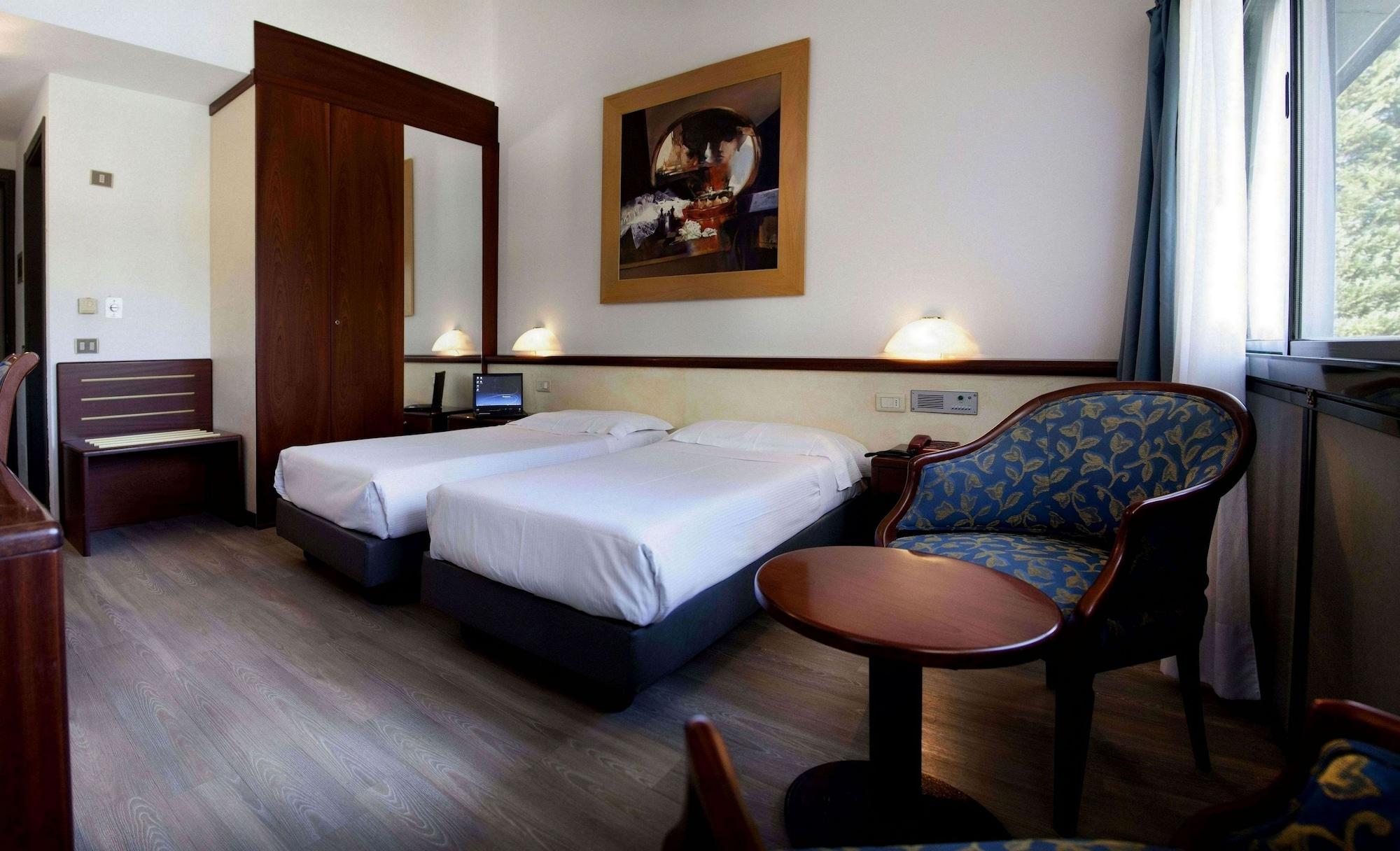 Green Hotel Motel Vergiate Εξωτερικό φωτογραφία