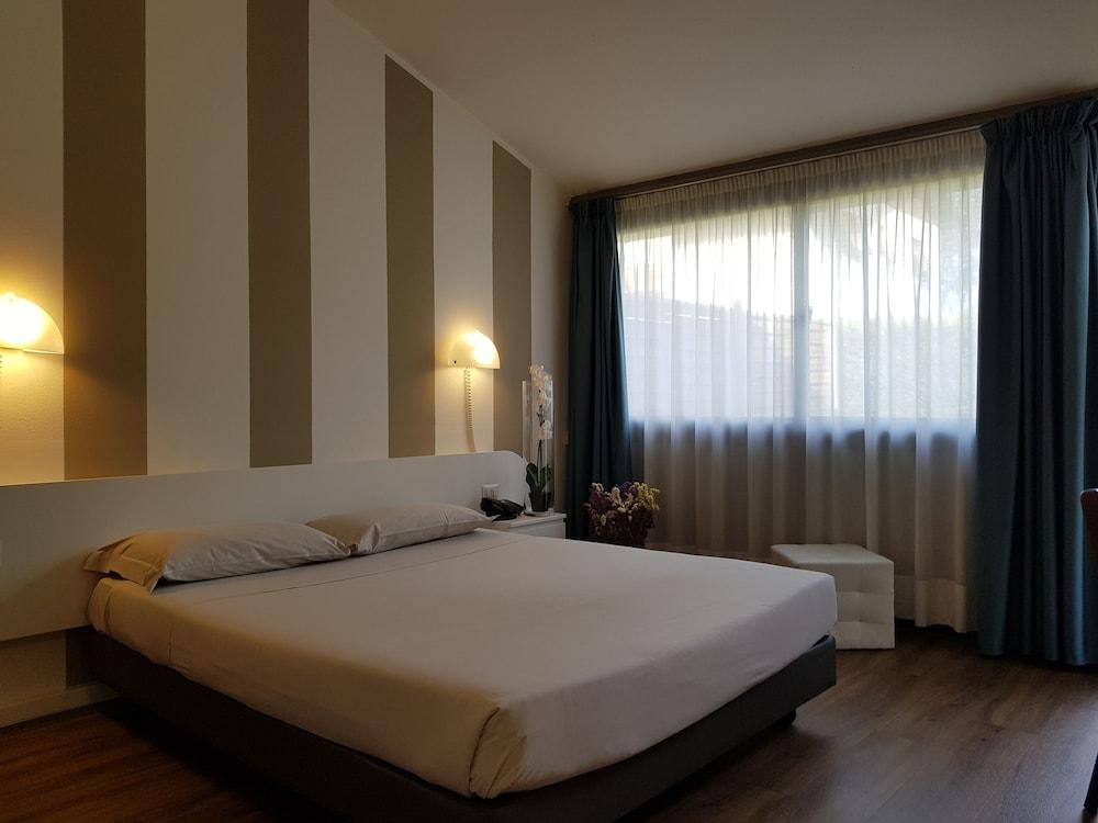 Green Hotel Motel Vergiate Εξωτερικό φωτογραφία