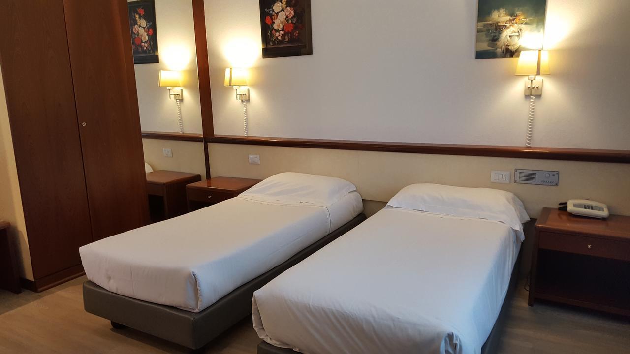 Green Hotel Motel Vergiate Εξωτερικό φωτογραφία